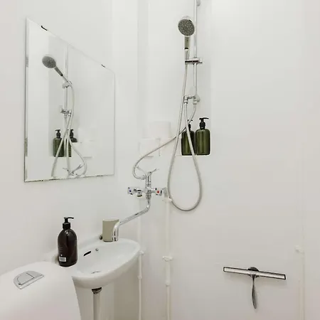 아파트 Comfy 2 Bedroom Getaway *