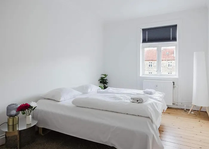 Comfy 2 Bedroom Getaway Apartment *